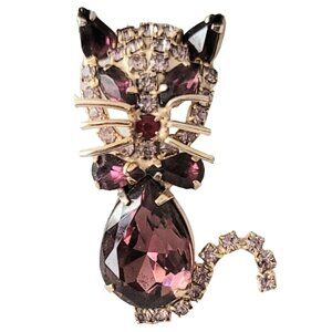 Gold Tone Purple Prong Set Rhinestone Cat Figural Brooch M116